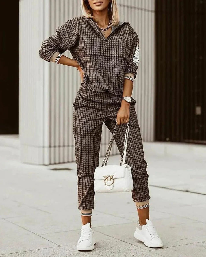 Comfortable and modern tracksuit for women