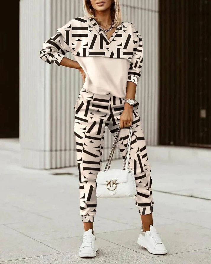 Comfortable and modern tracksuit for women