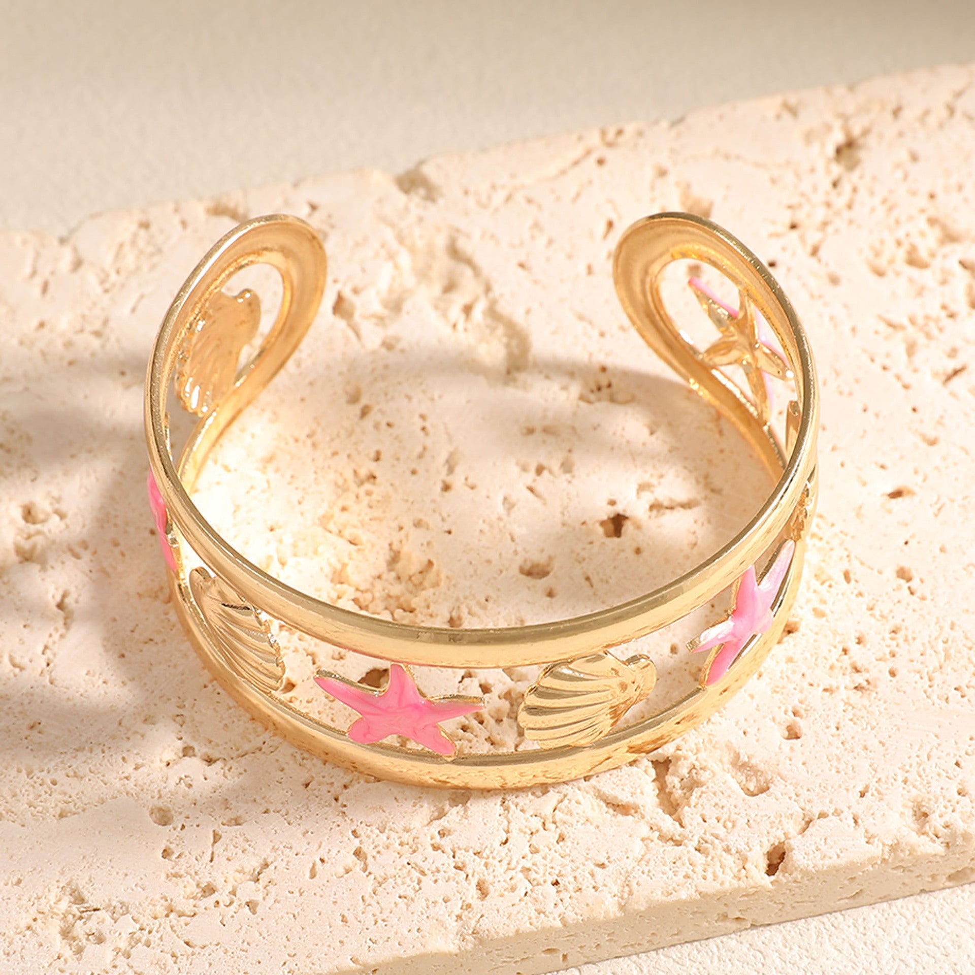 Women's Bracelet with Intricate Starfish Design