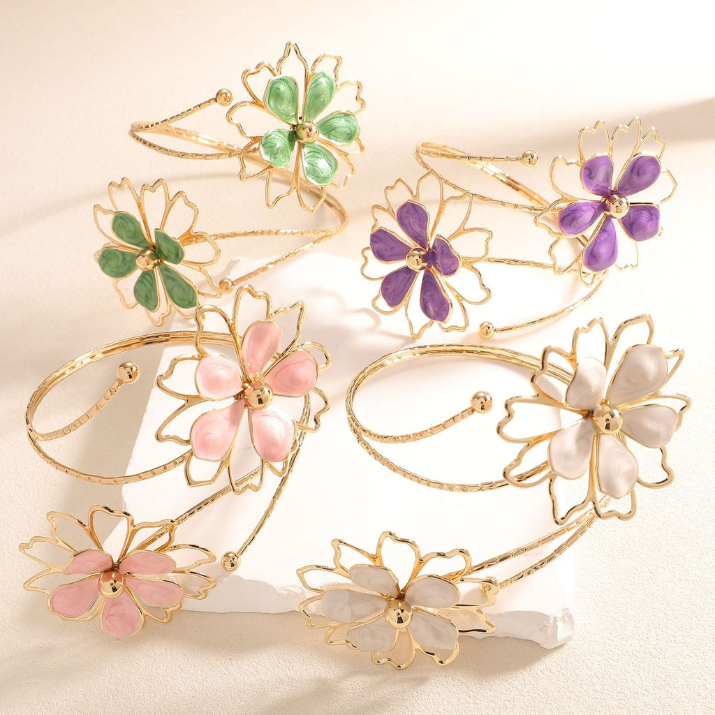 Women's Bracelet with Artistic Flower Design