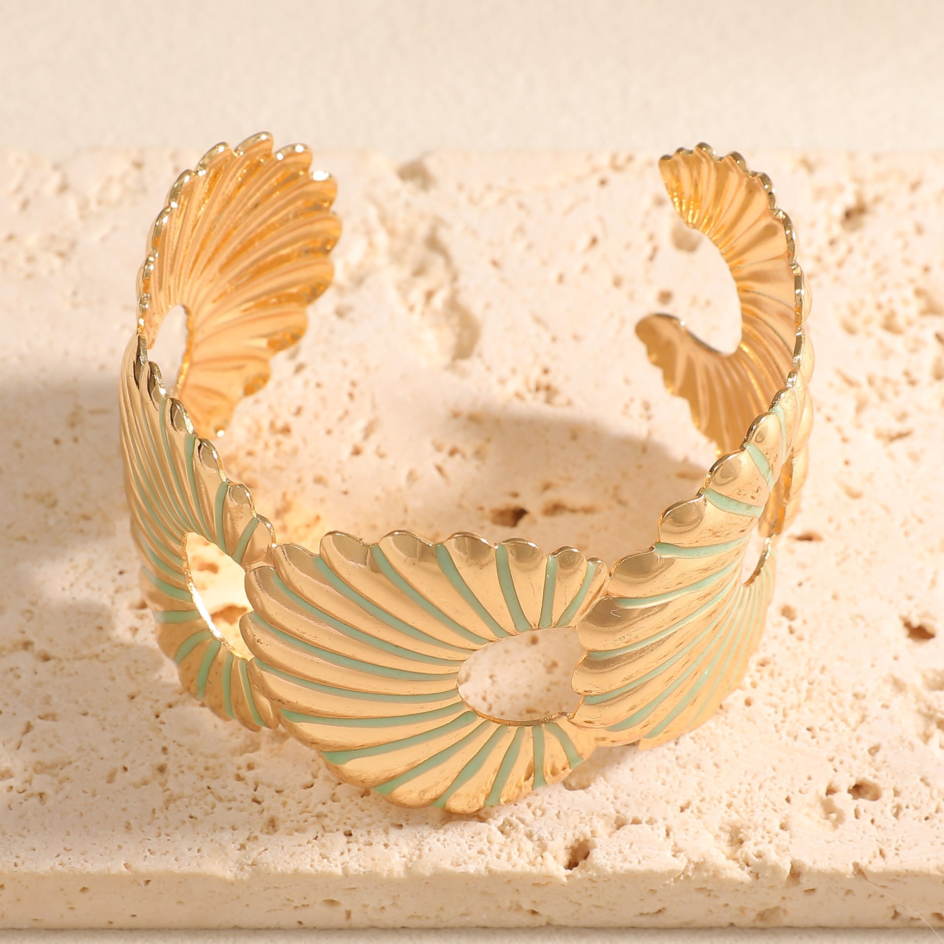 Women's Bangle with Elegant Shell Design