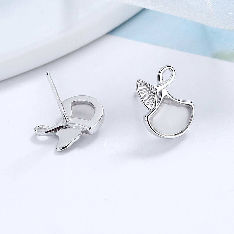 Women's Earrings in Elegant Whale Fin Design