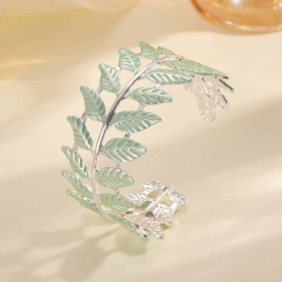 Women's Bracelet in Elegant Leaf Design