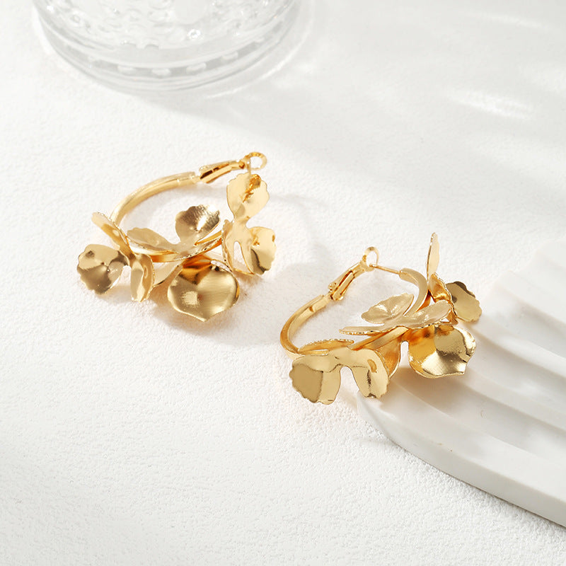 Women's Creoles with Artistic Floral Ornament