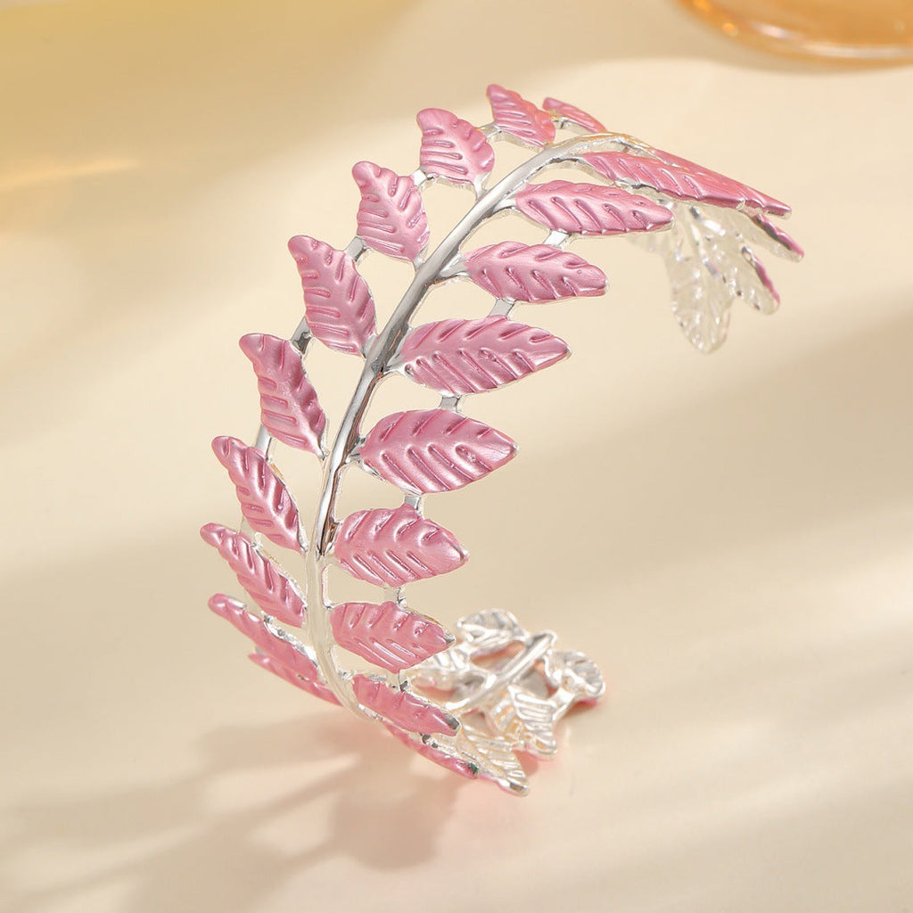 Women's Bracelet in Elegant Leaf Design