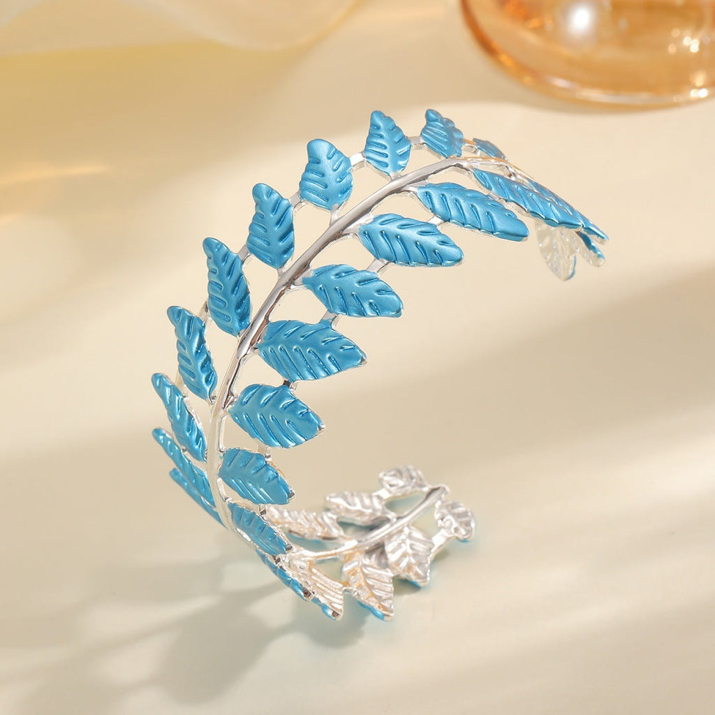 Women's Bracelet in Elegant Leaf Design