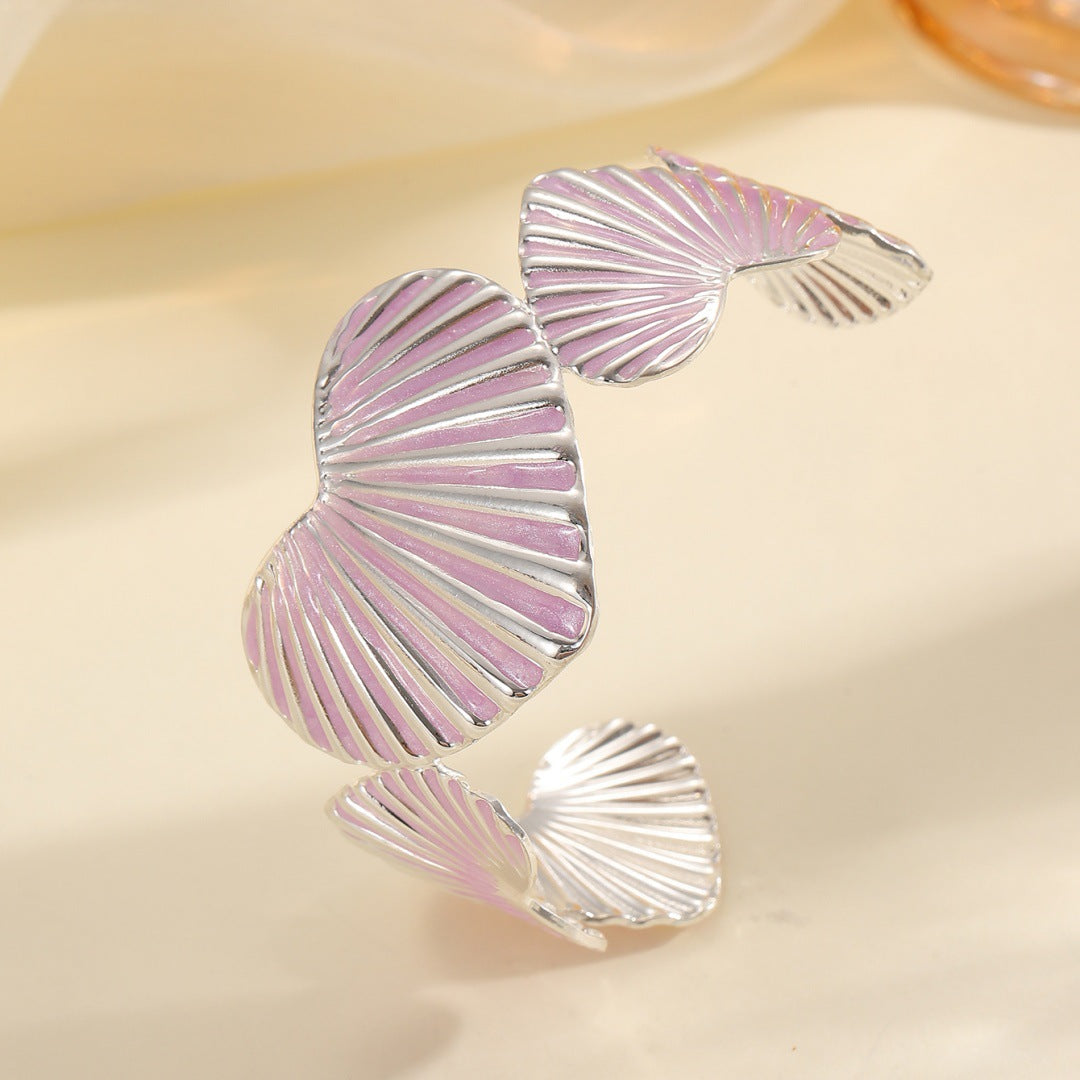 Women's Bracelet with Artistic Shell Motif