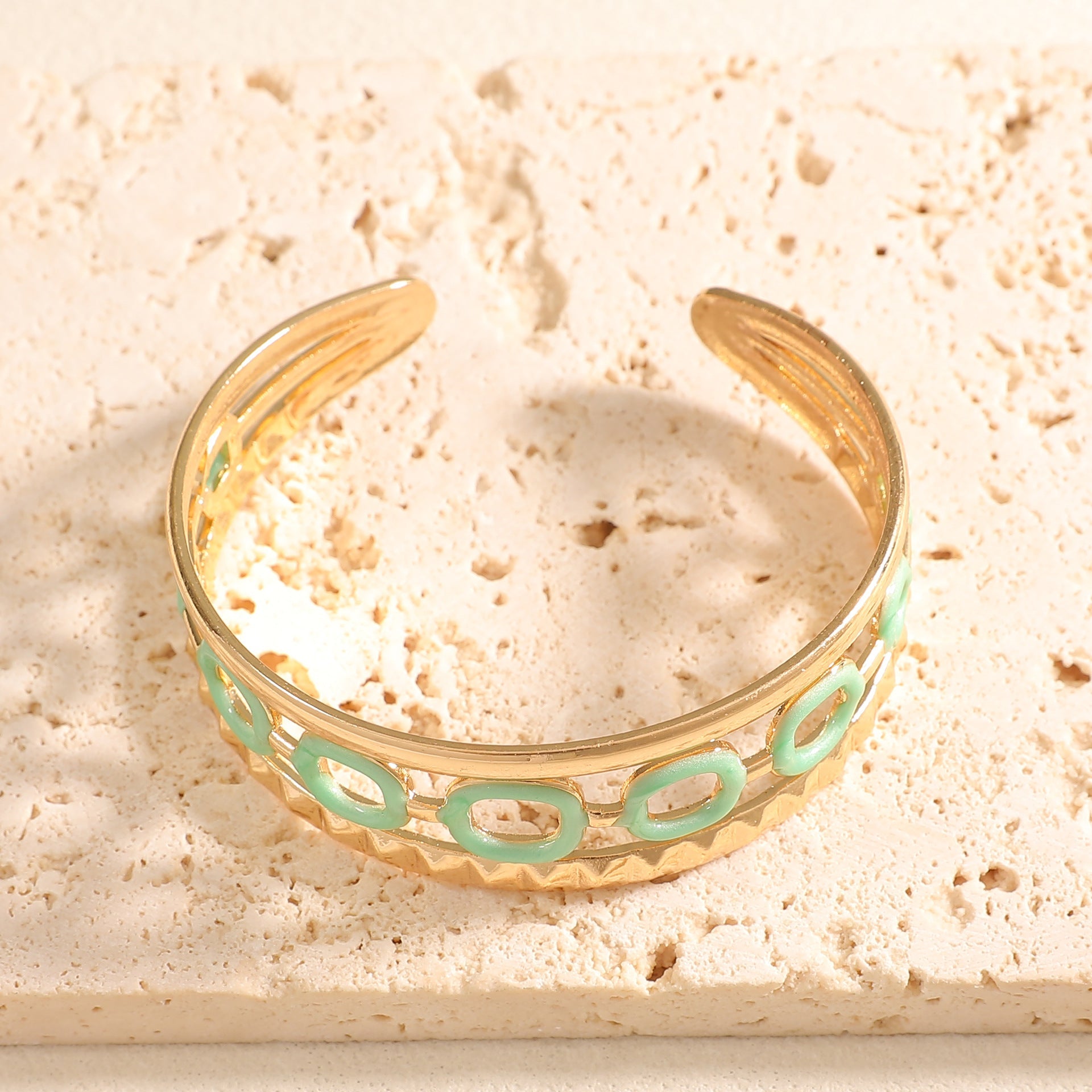 Women's Cuff with Elegant Spiral Design