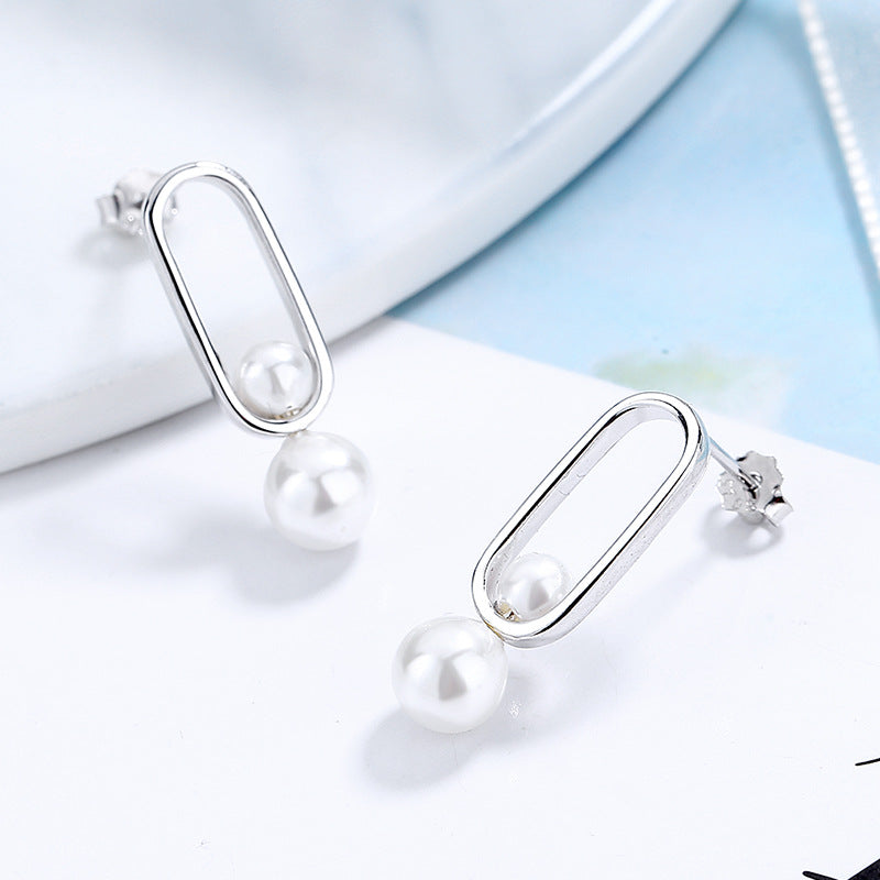 Women's Stud Earrings with Modern Oval Design and Elegant Pearls