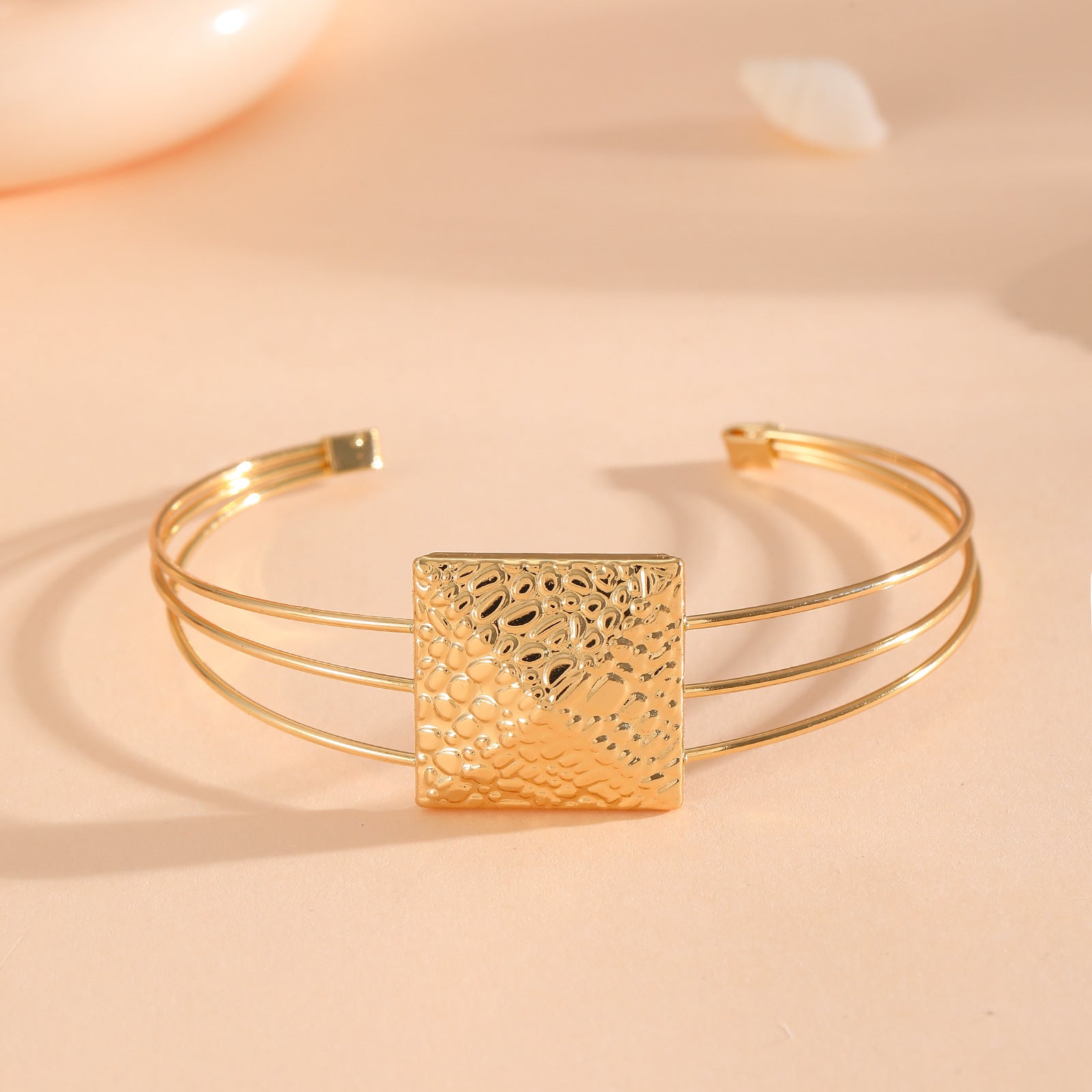 Women's Bracelet with Intricate Bow Design