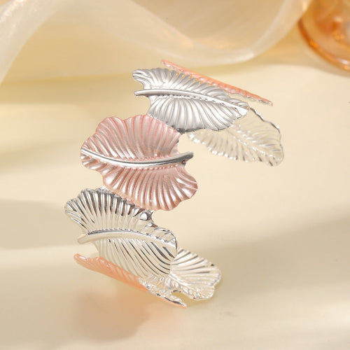 Women's Bracelet with Elaborate Leaf Design