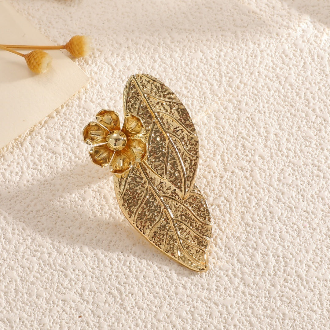 Women's Bangle with Elaborate Leaf Design