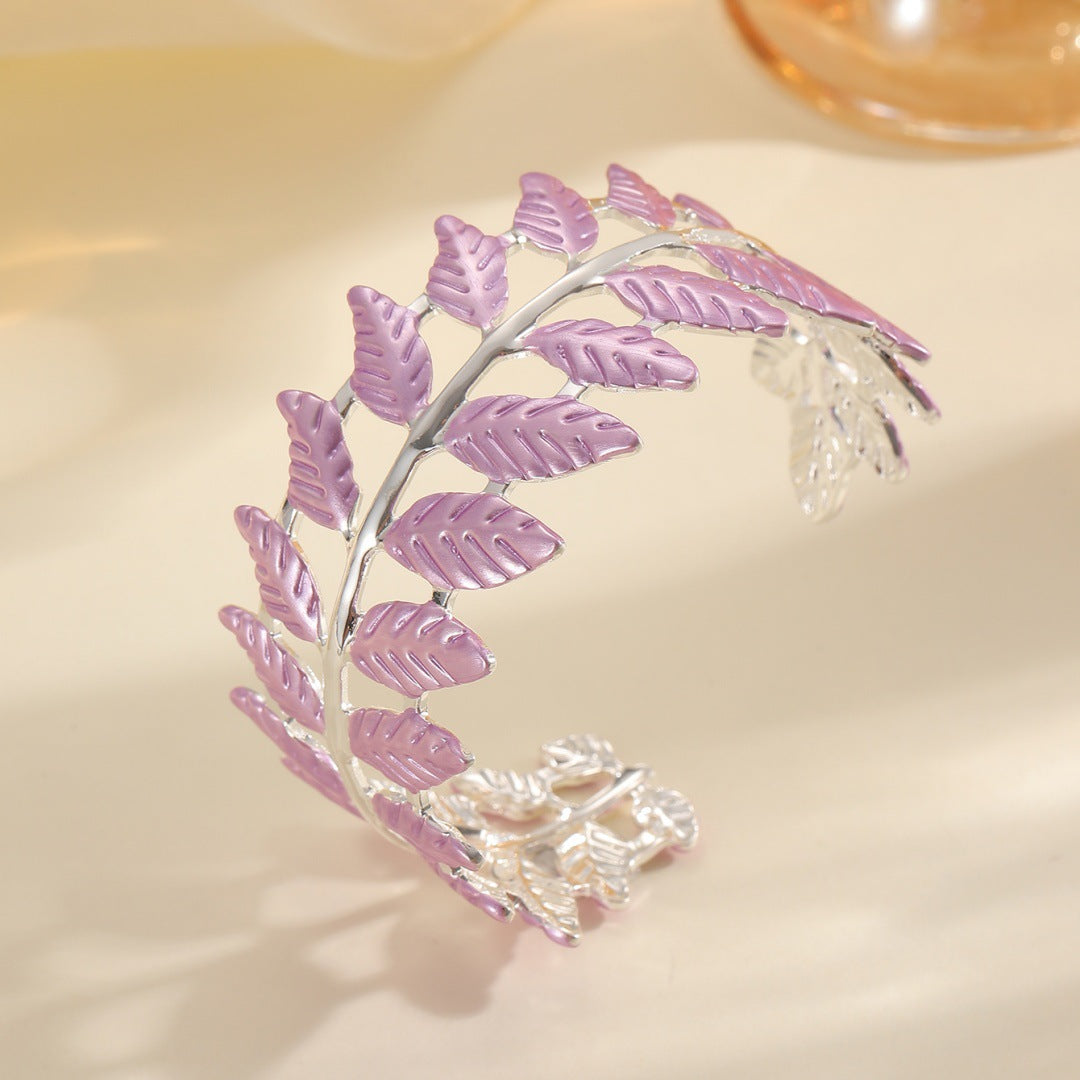 Women's Bracelet in Elegant Leaf Design