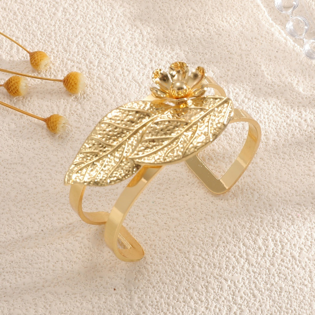 Women's Bangle with Elaborate Leaf Design
