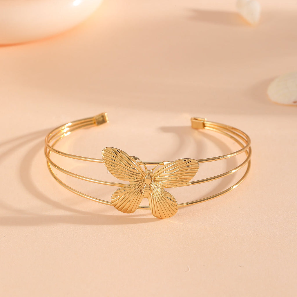 Women's Bracelet with Intricate Bow Design