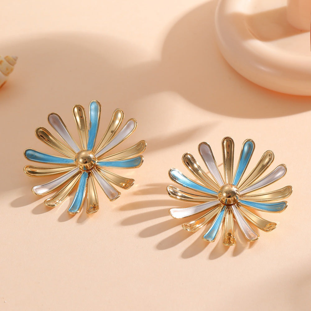 Women's Flower Earrings in Modern 3D Design