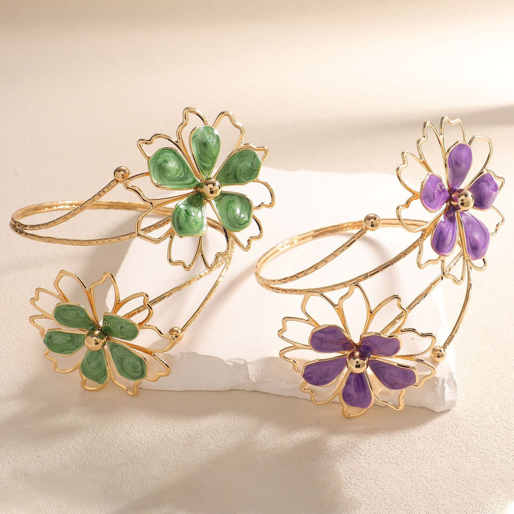 Women's Bracelet with Artistic Flower Design