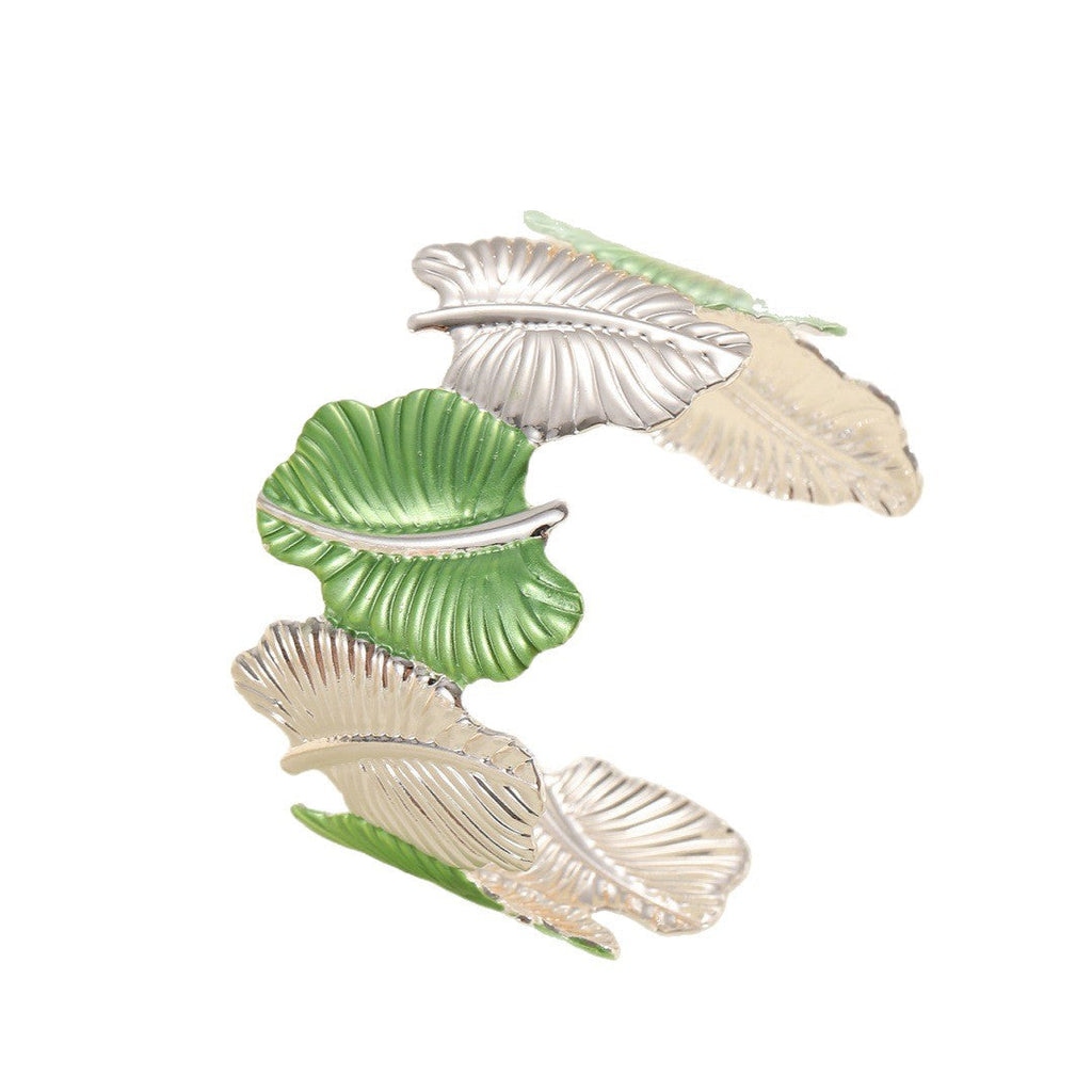 Women's Bracelet with Elaborate Leaf Design