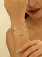 Women's Bangle with Elegant Curved Design