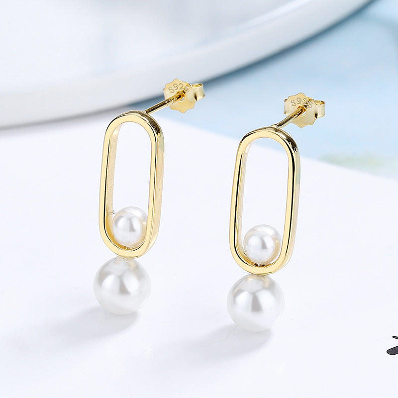Women's Stud Earrings with Modern Oval Design and Elegant Pearls