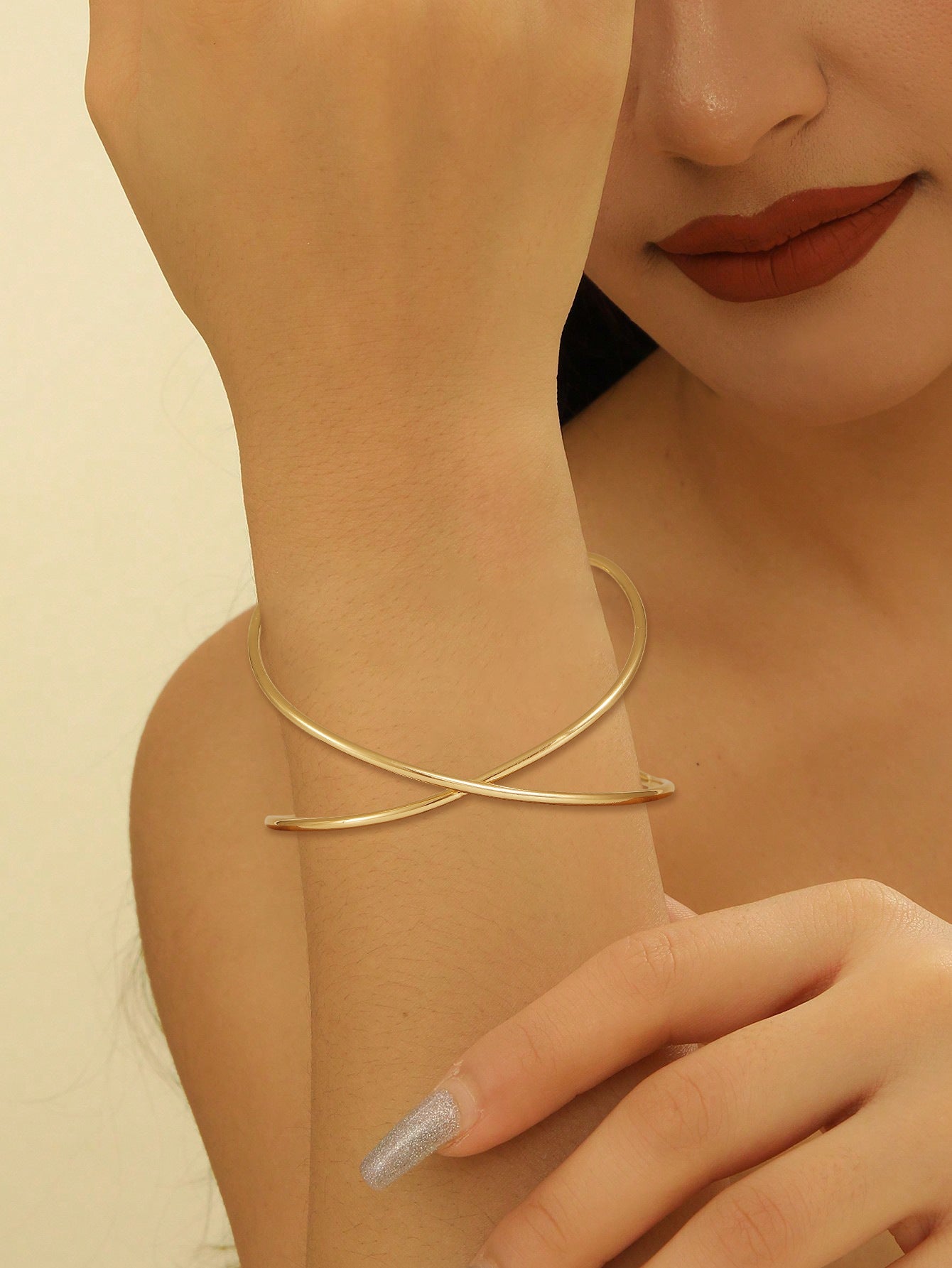Women's Bangle with Elegant Curved Design