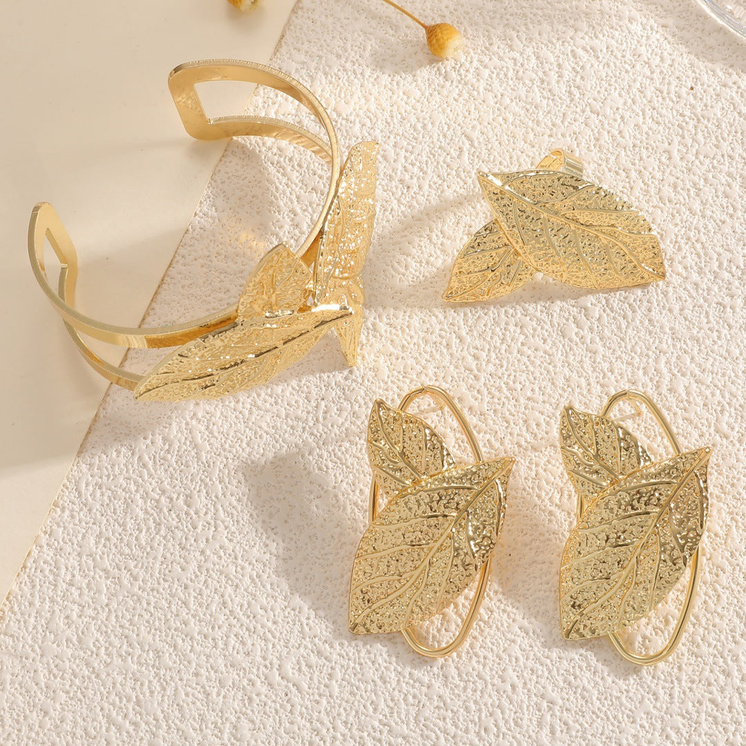 Women's Bracelet with Elaborate Leaf Design