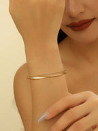 Women's Bangle with Elegant Curved Design