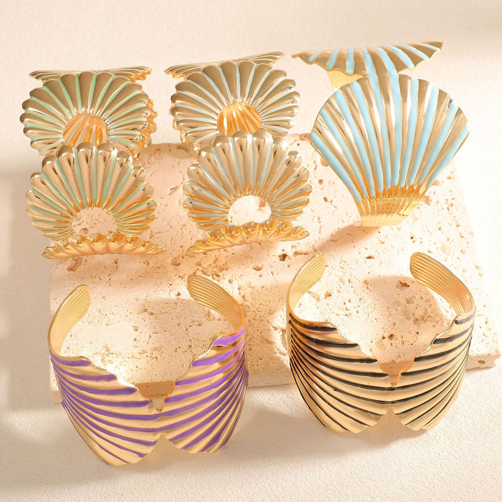 Women's Bangle with Elegant Shell Design