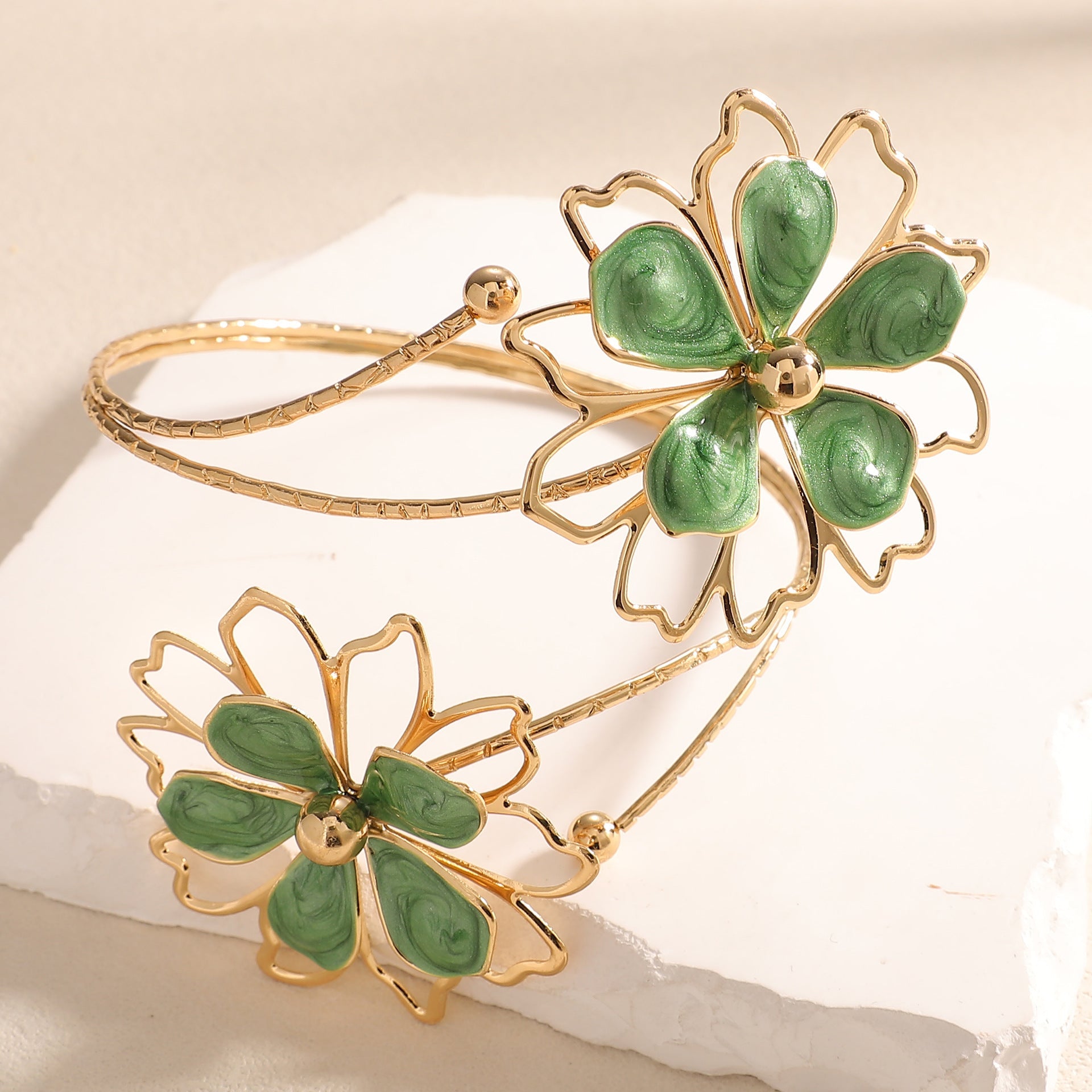Women's Bracelet with Artistic Flower Design
