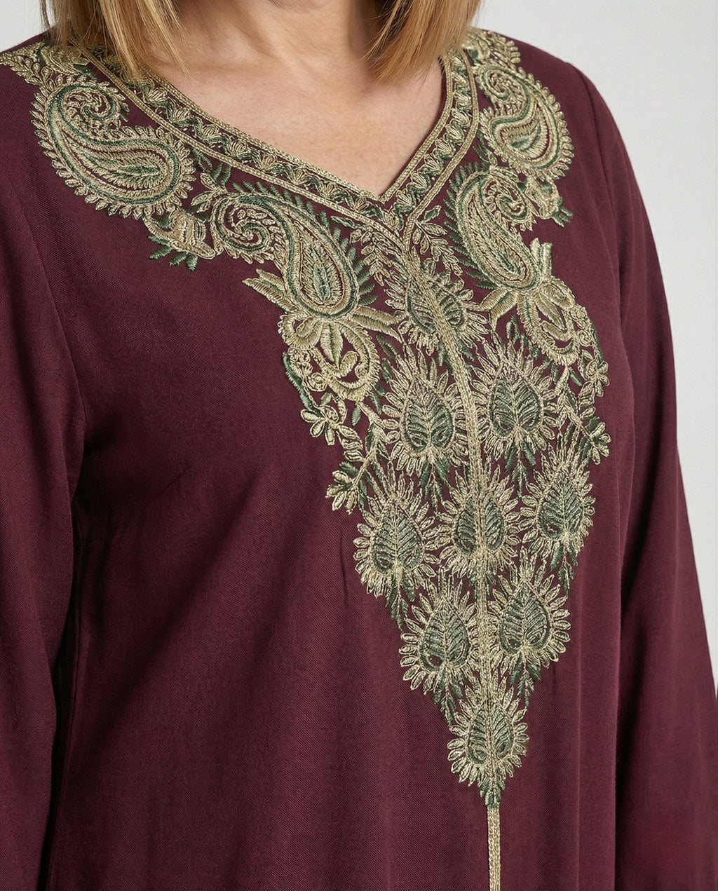 Maxi Dress Women Leopard Print V-Neck - Close-Up Detail