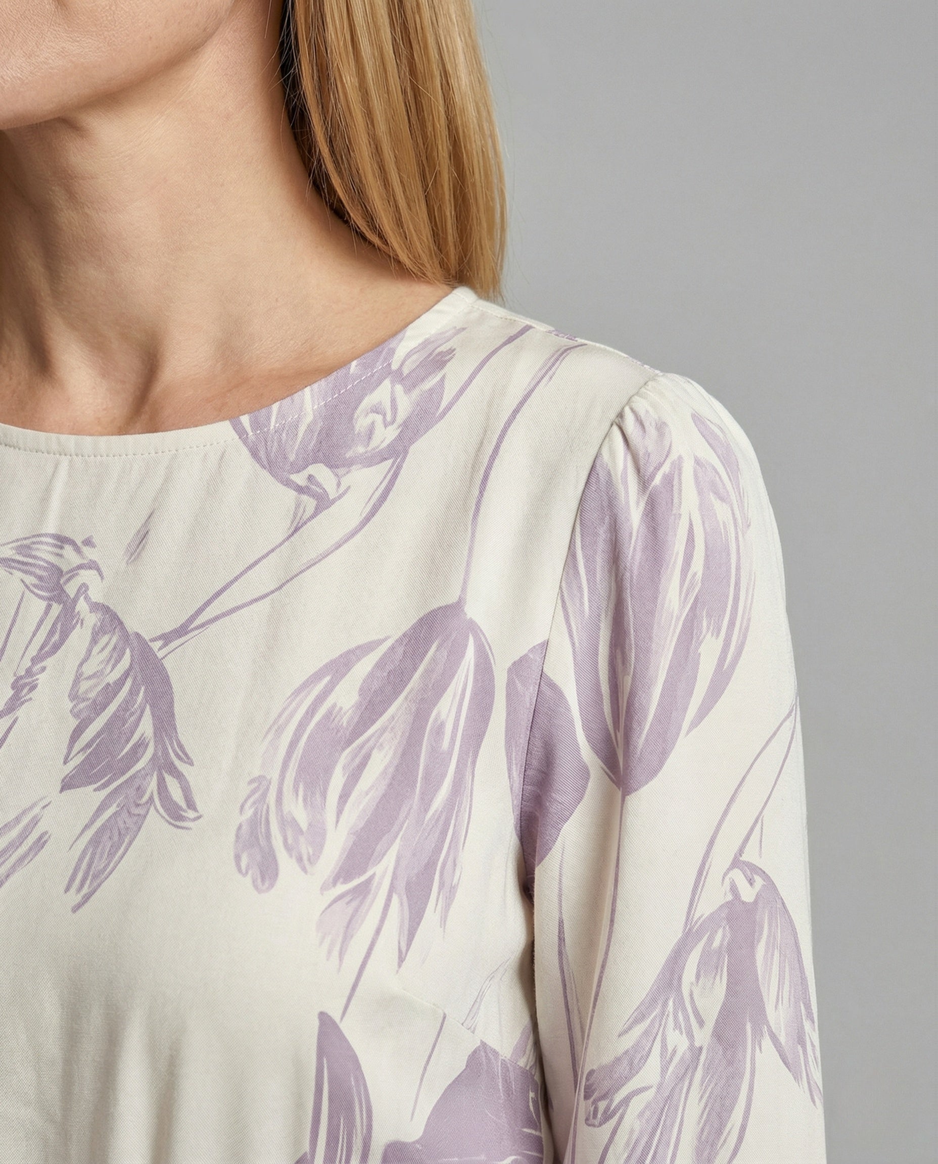 Women's Maxi Dress with Balloon Sleeves and Ruffle Hem - Close-Up Detail