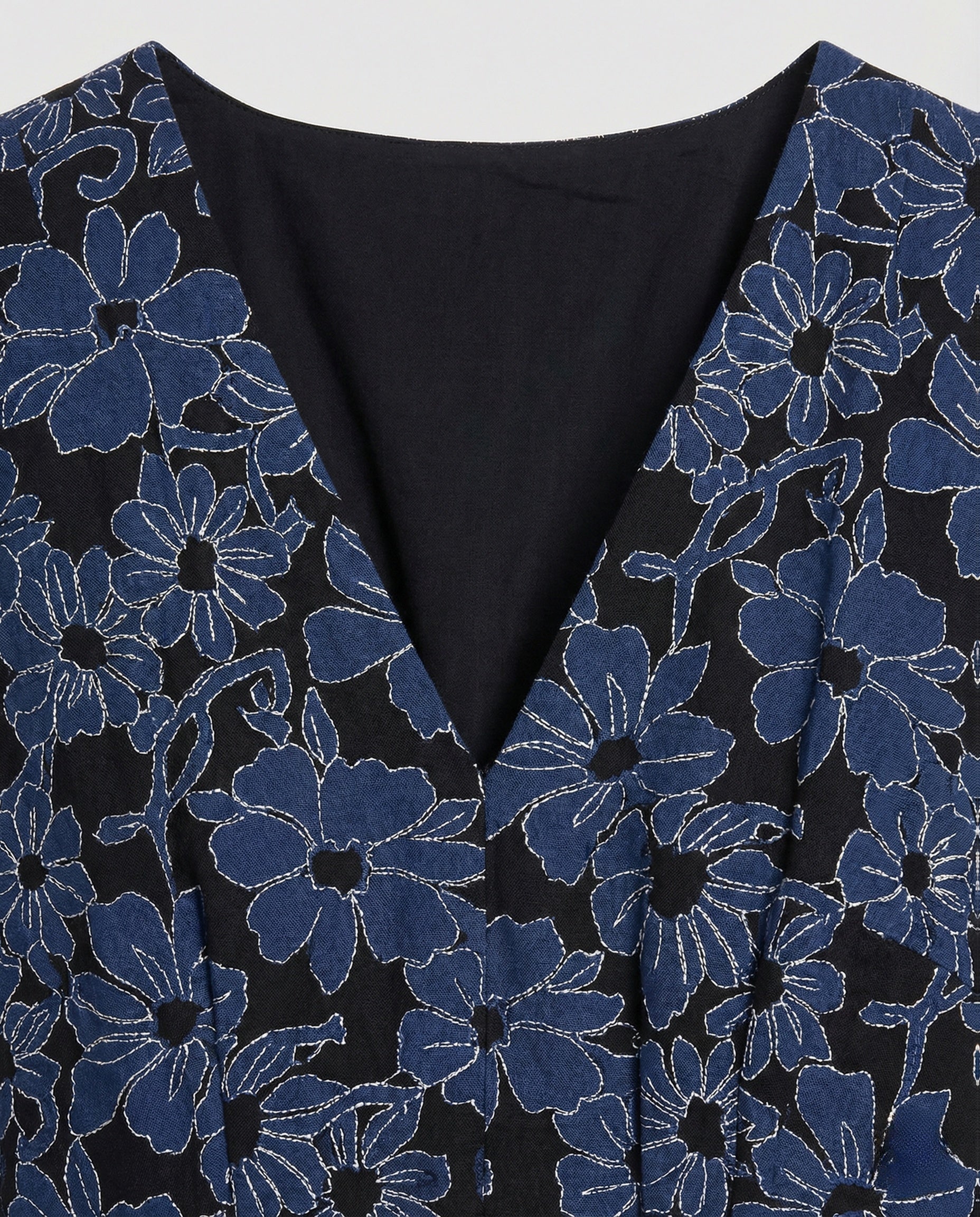 Women's Embroidered Midi Dress with V-Neck and Batwing Sleeves - Close-Up Detail