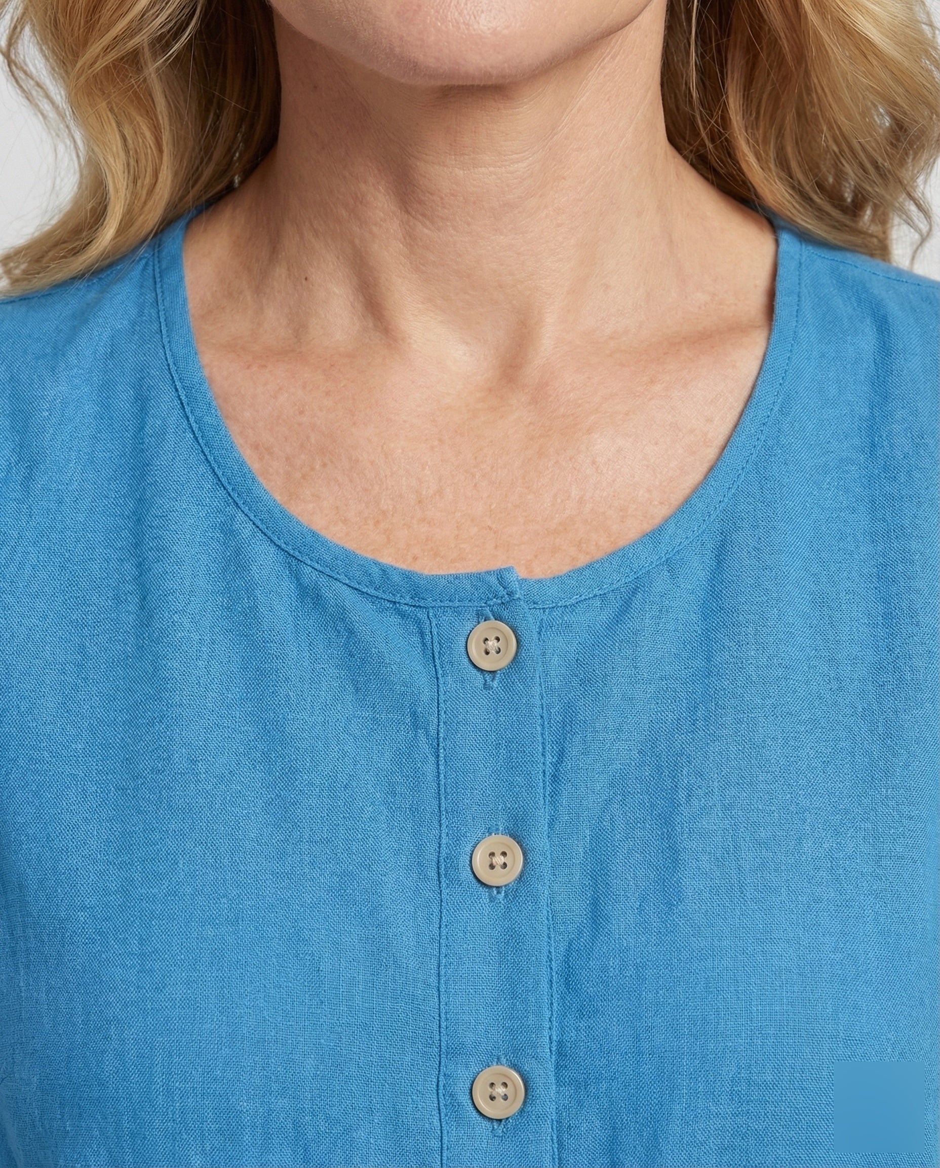 Women's Sleeveless Long Vest in A-Line Cut - Close-Up Detail