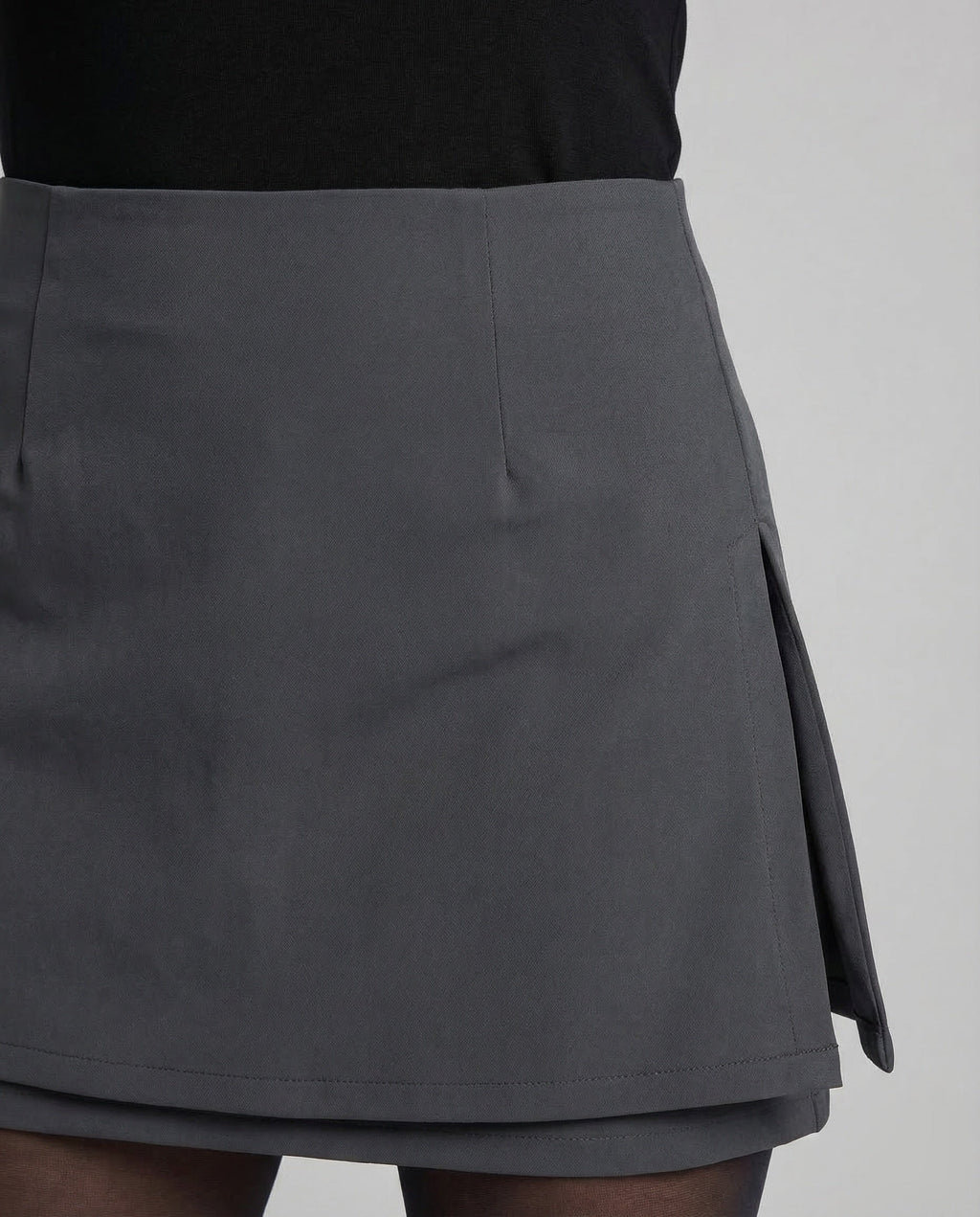 Women's Skort Mini Zipper - Close-Up Detail