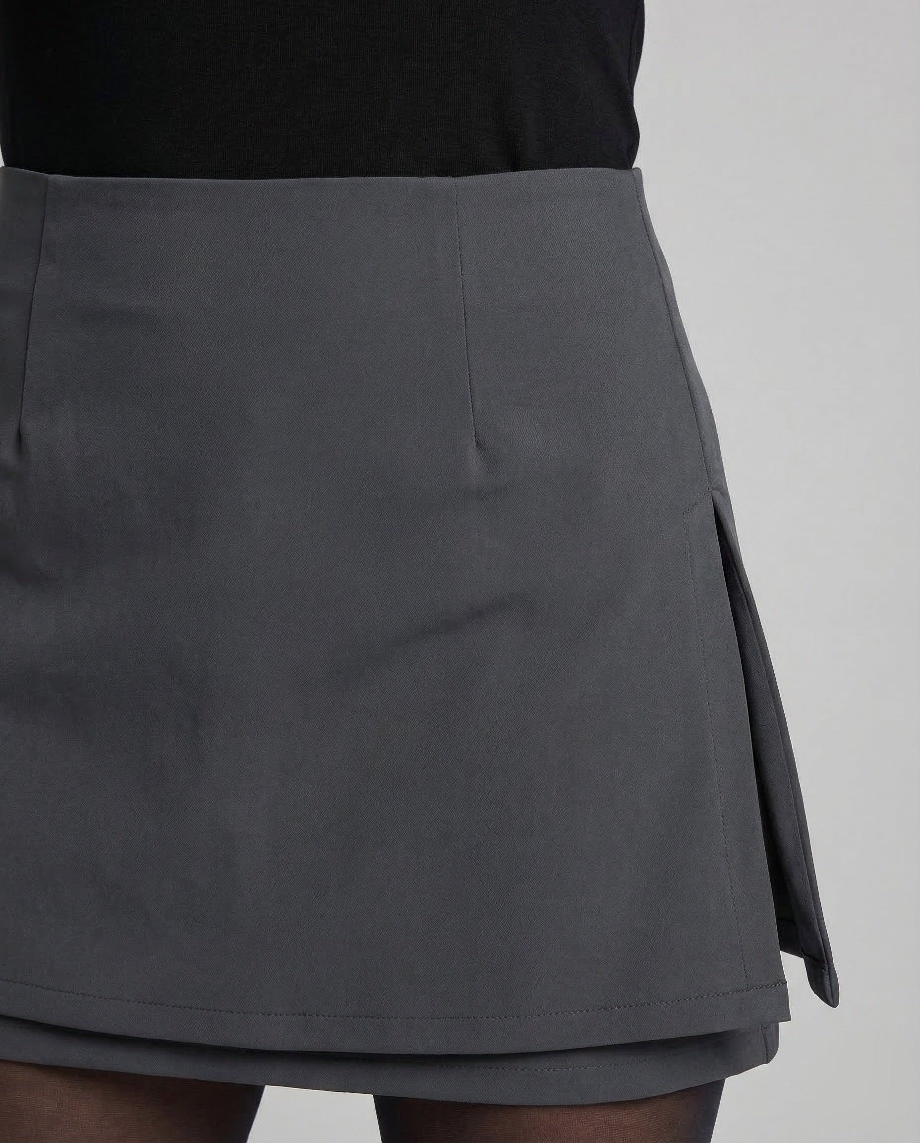 Women's Skort Mini Zipper - Close-Up Detail