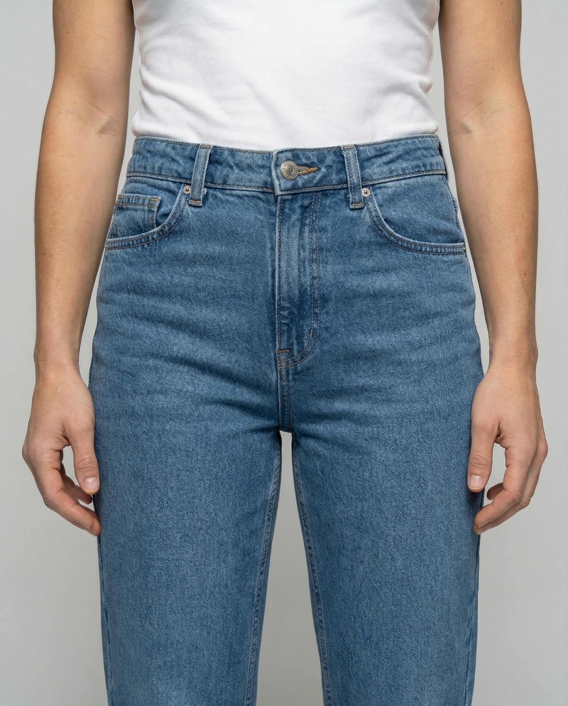 Women's Denim Pants with Balloon-Shaped Leg - Close-Up Detail