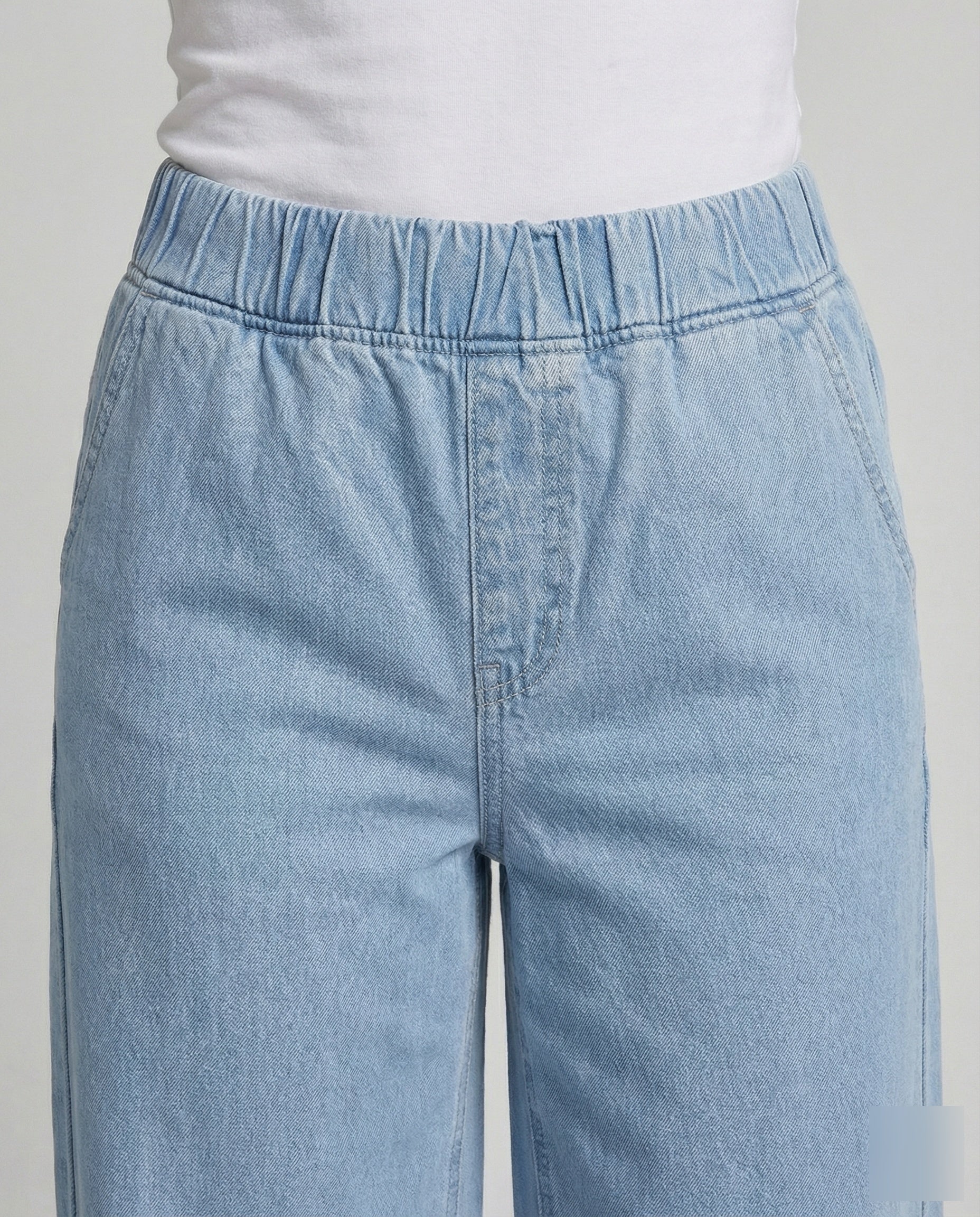 Women's Wide Denim Trousers in Palazzo Style - Close-Up Detail
