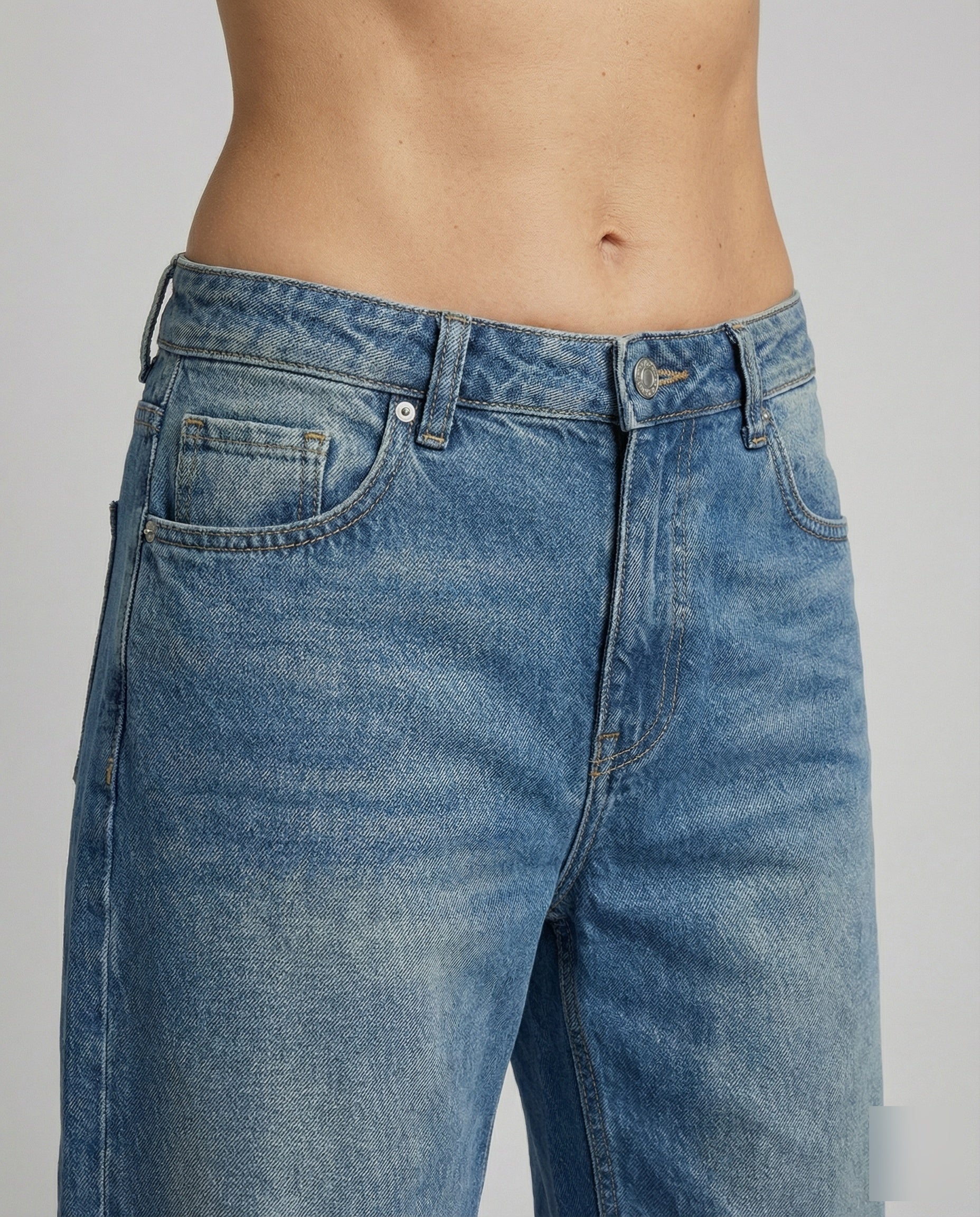 Women's Retro Vintage Skater Look Denim Denim Pants - Close-Up Detail