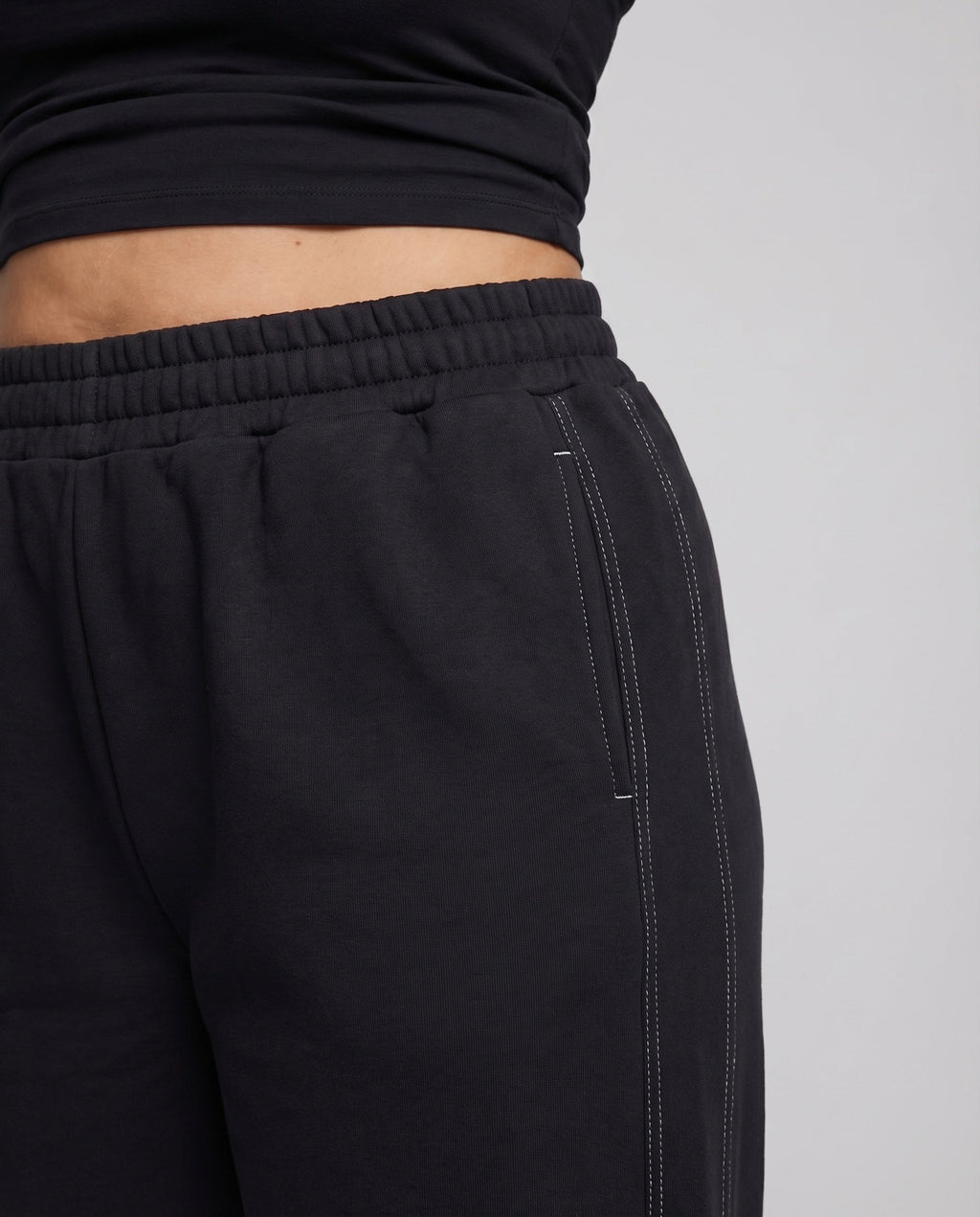 Women's Sporty Contrast Stitch Sweat Sweatpants - Close-Up Detail