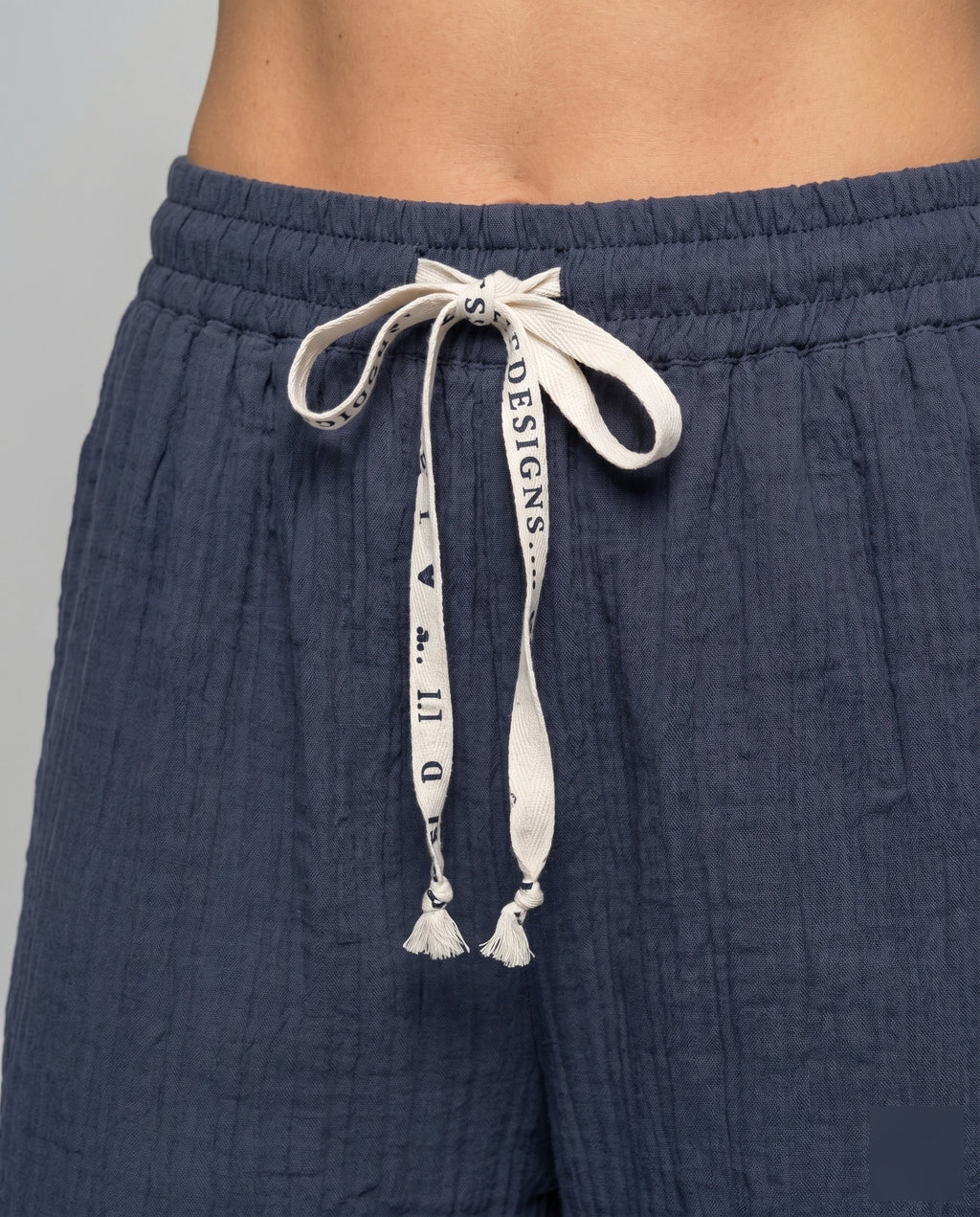 Women's Comfortable Decorative Cord Viscose-Mix Relax Pants - Close-Up Detail