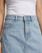 Women's Urban Integrated Stretch-Short Denim Denim Skort - Close-Up Detail