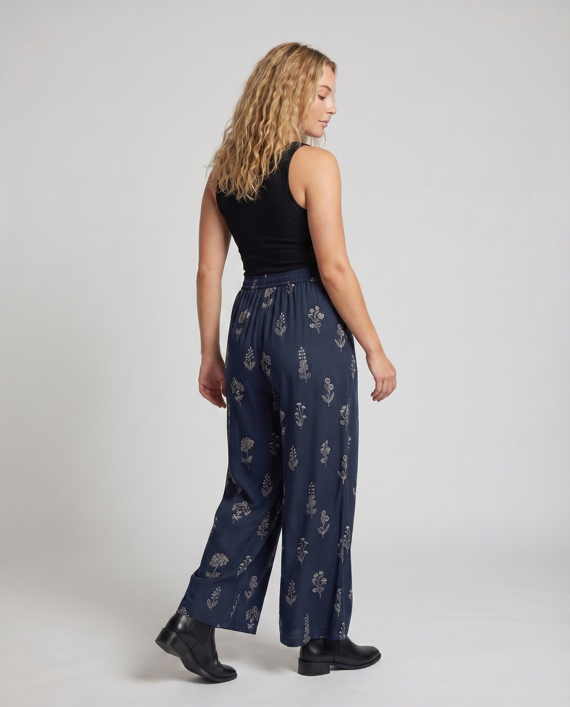 Women's Cotton-Linen Pants Floral Print Tie Belt Loose - Back View
