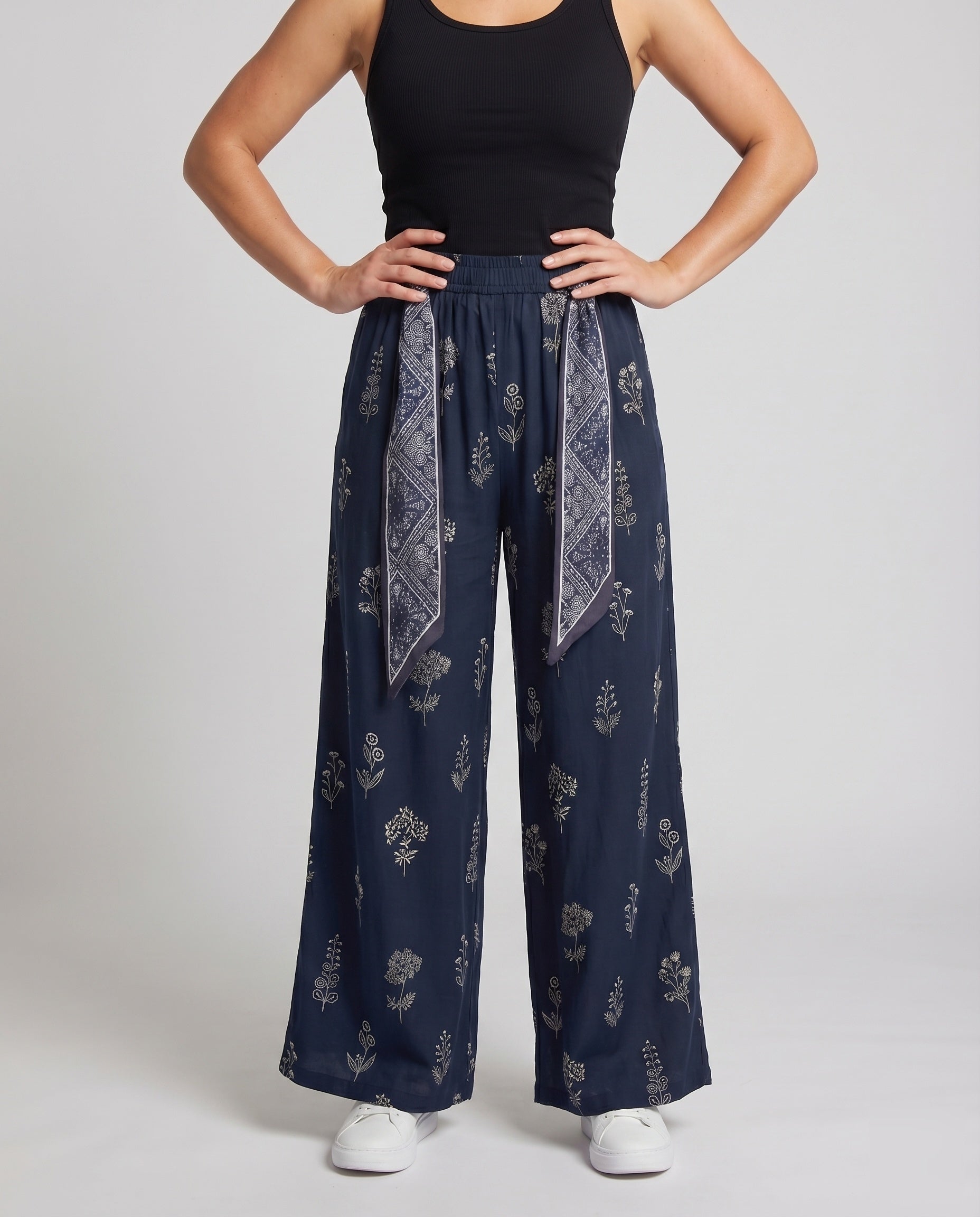 Women's Cotton-Linen Pants Floral Print Tie Belt Loose - Lower Body View