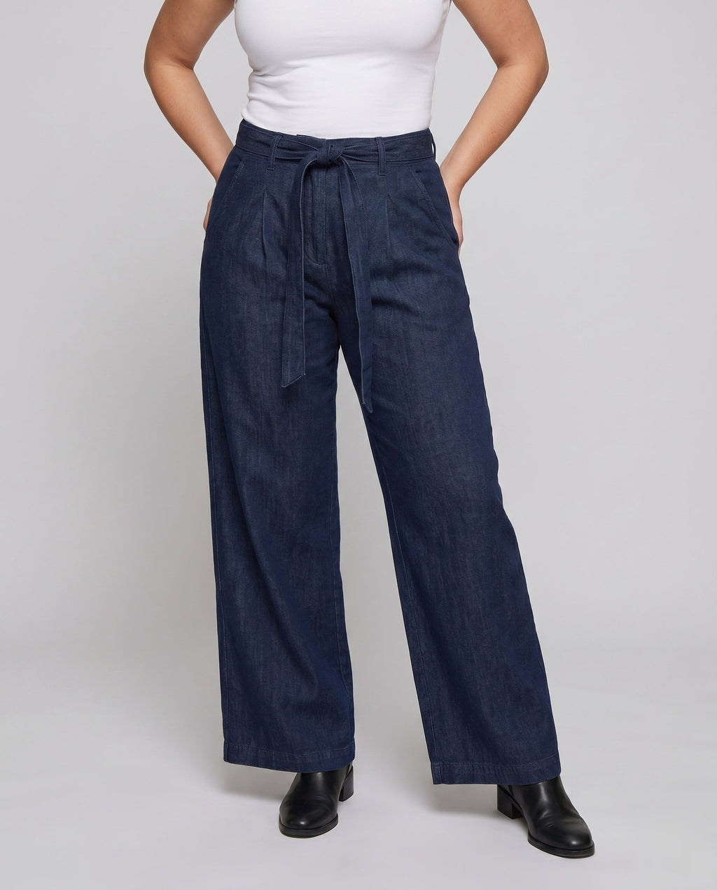 Women's Wide Denim Pants with Elastic Waistband and Practical Pockets - Lower Body View