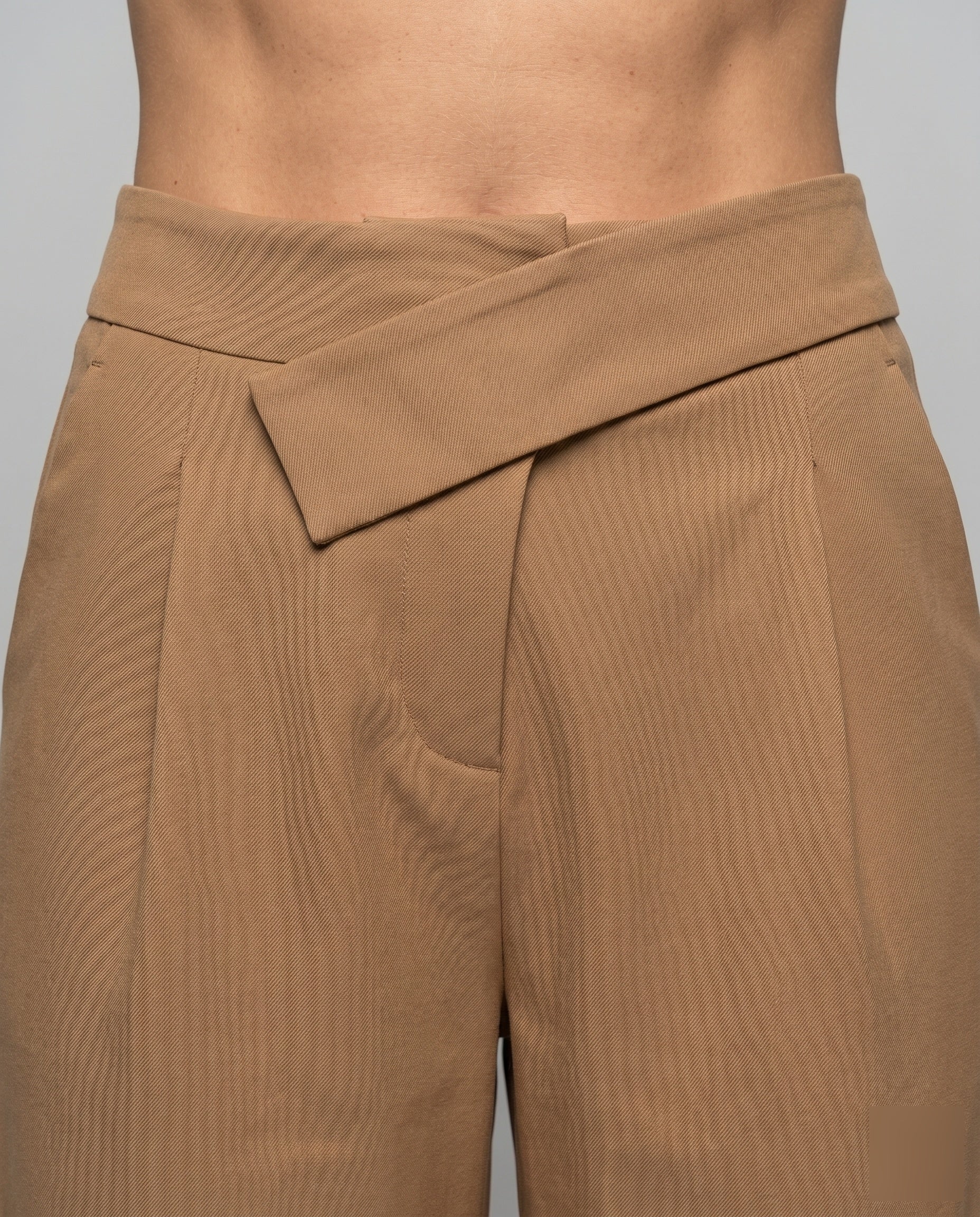 Women's Stylish Chino Pants with Elastic Waistband, Practical Pockets - Close-Up Detail