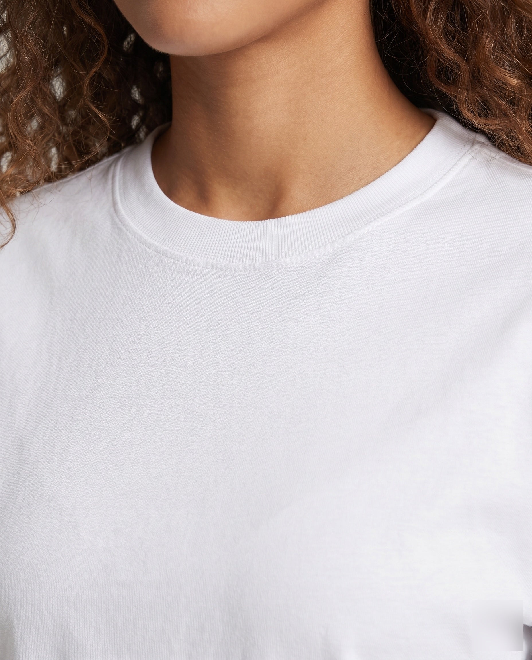 Women's Minimalist Long Sleeve made of Organic Cotton Blend - Close-Up Detail