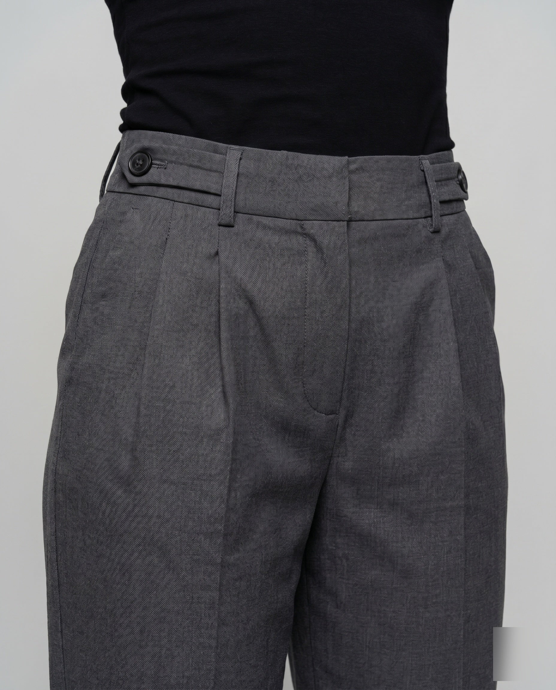 Women's Elegant High-Waisted Dress Pants with Pleats - Close-Up Detail