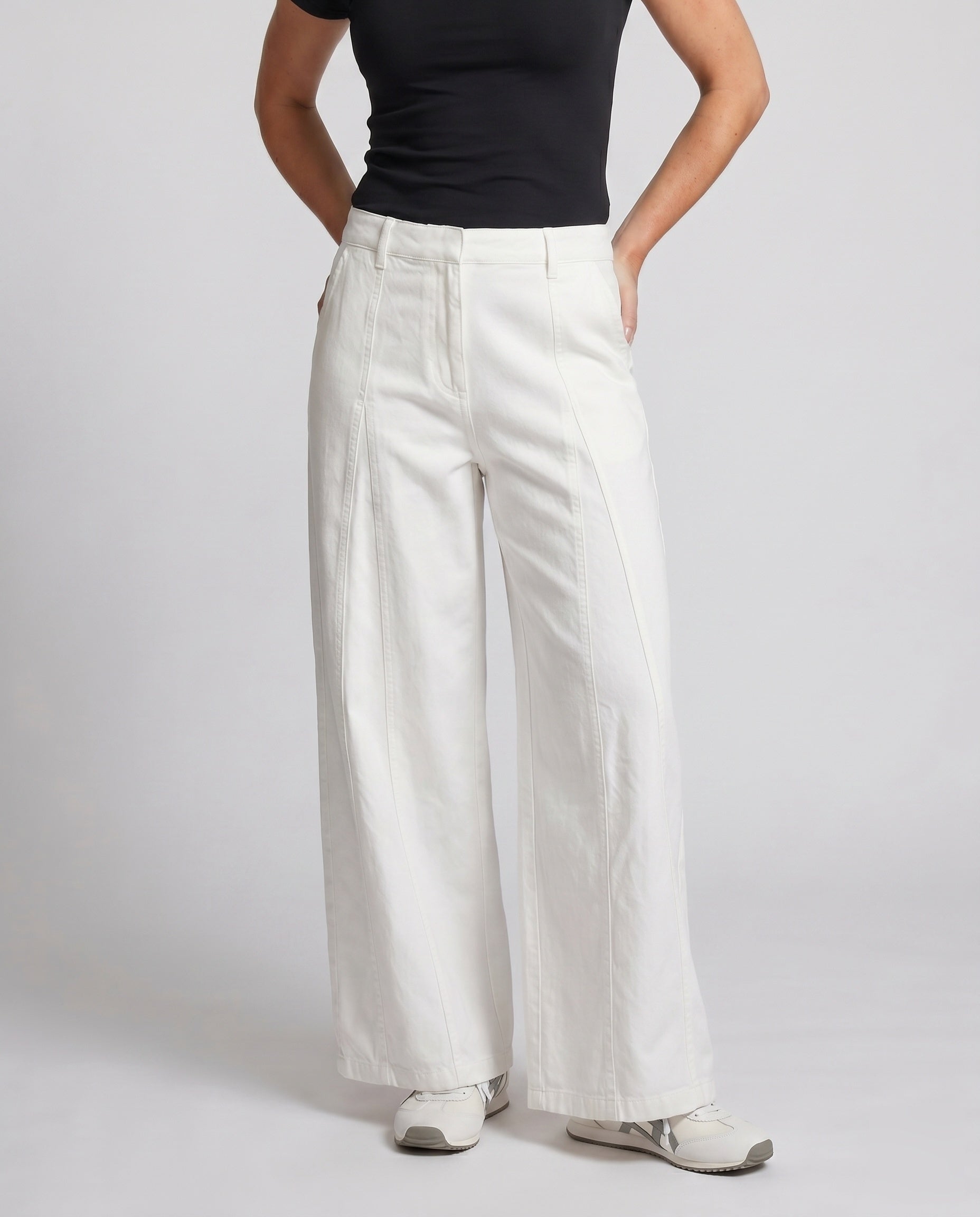 Women's High-Quality Linen Palazzo Pants with Casual Cut - Lower Body View