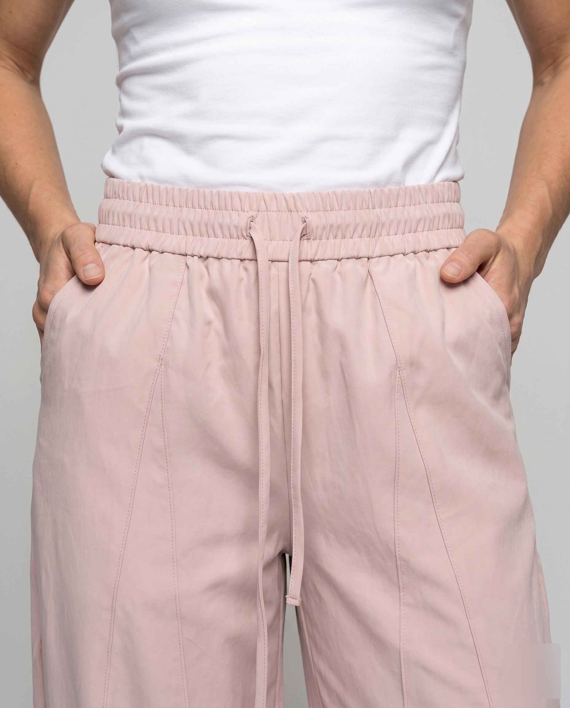 Women's Loose-Fitting Trousers with Elastic Waistband - Close-Up Detail