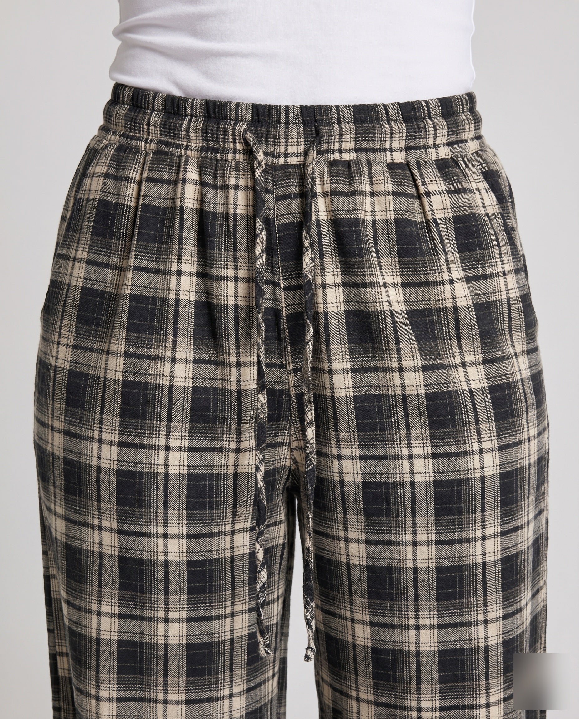 Women's Wide Check Pants with Elastic Waistband and Practical Pockets - Close-Up Detail